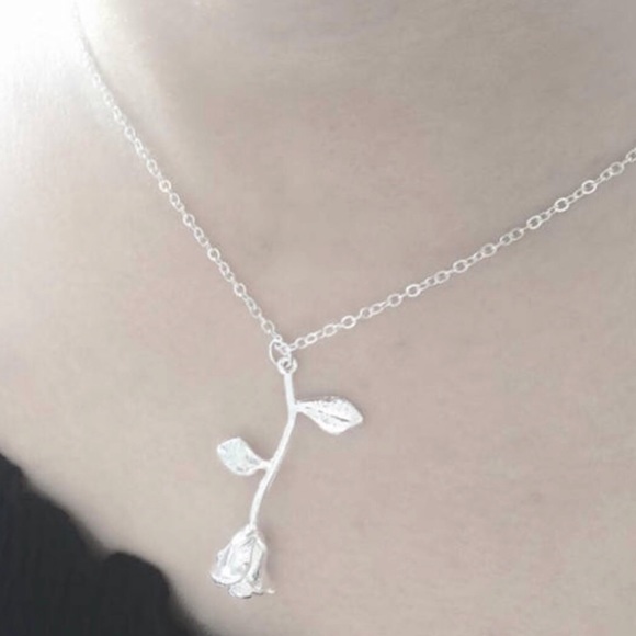 ✨🎁925 Sterling Silver Rose Necklace🎁✨ - Picture 4 of 6